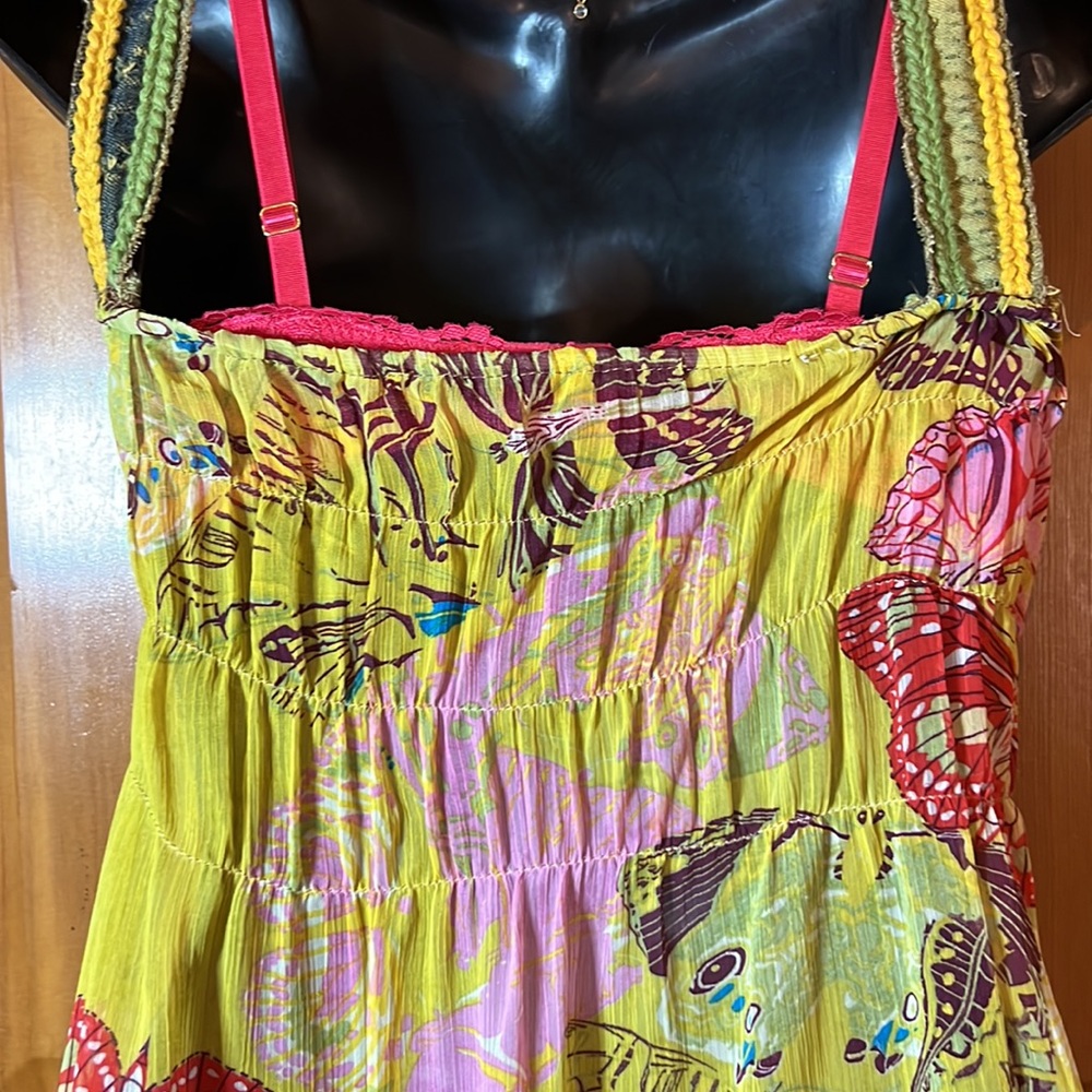 Sunflowers & pretty stitching make this Sz small, flowy tank blouse so feminine. - Picture 11 of 11